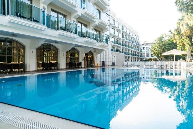 Three pools, two of them heated (1/4)