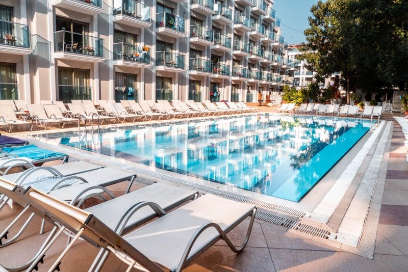Three pools, two of them heated (2/4)