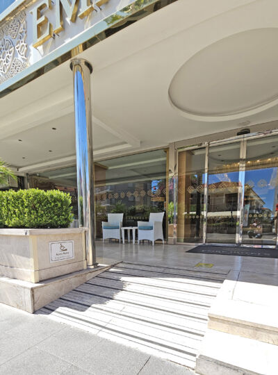 Emre Hotel · entrance ramp