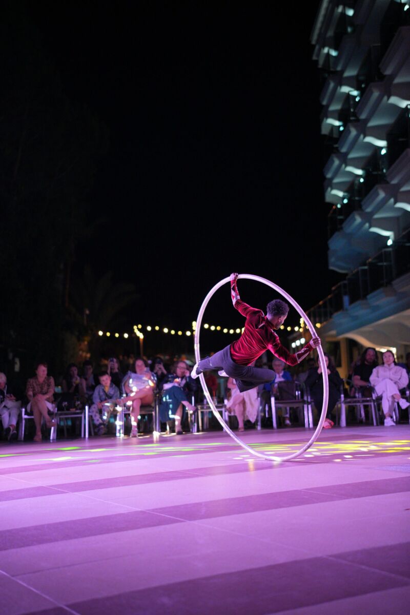 Days by the pool, nights with music (3/4)