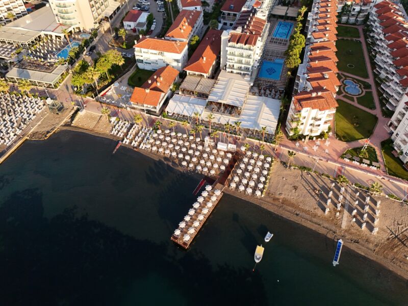 Blue Flag beach, private pier (4/4)